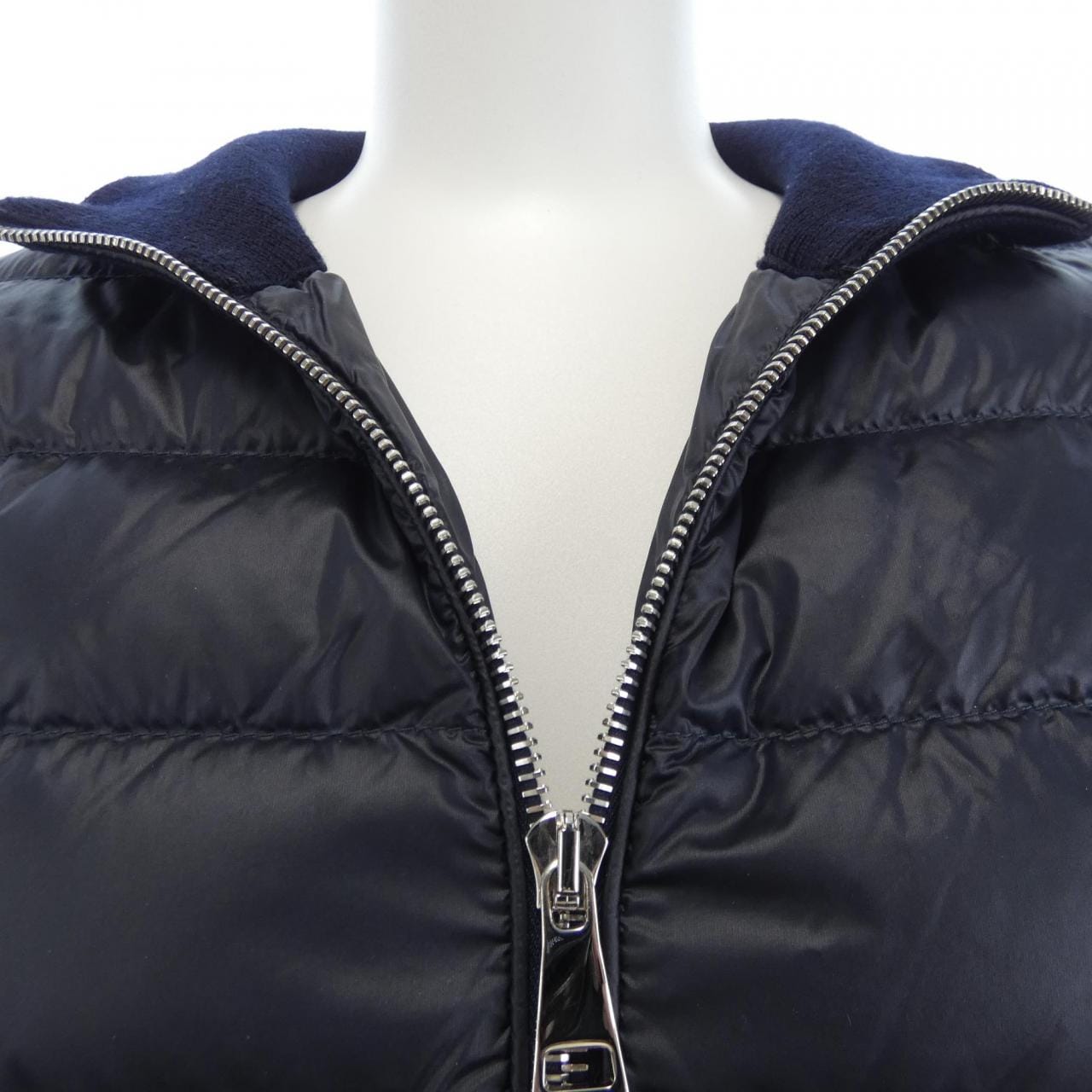 モンクレール MONCLER 20939B00023 ダウンジャケット