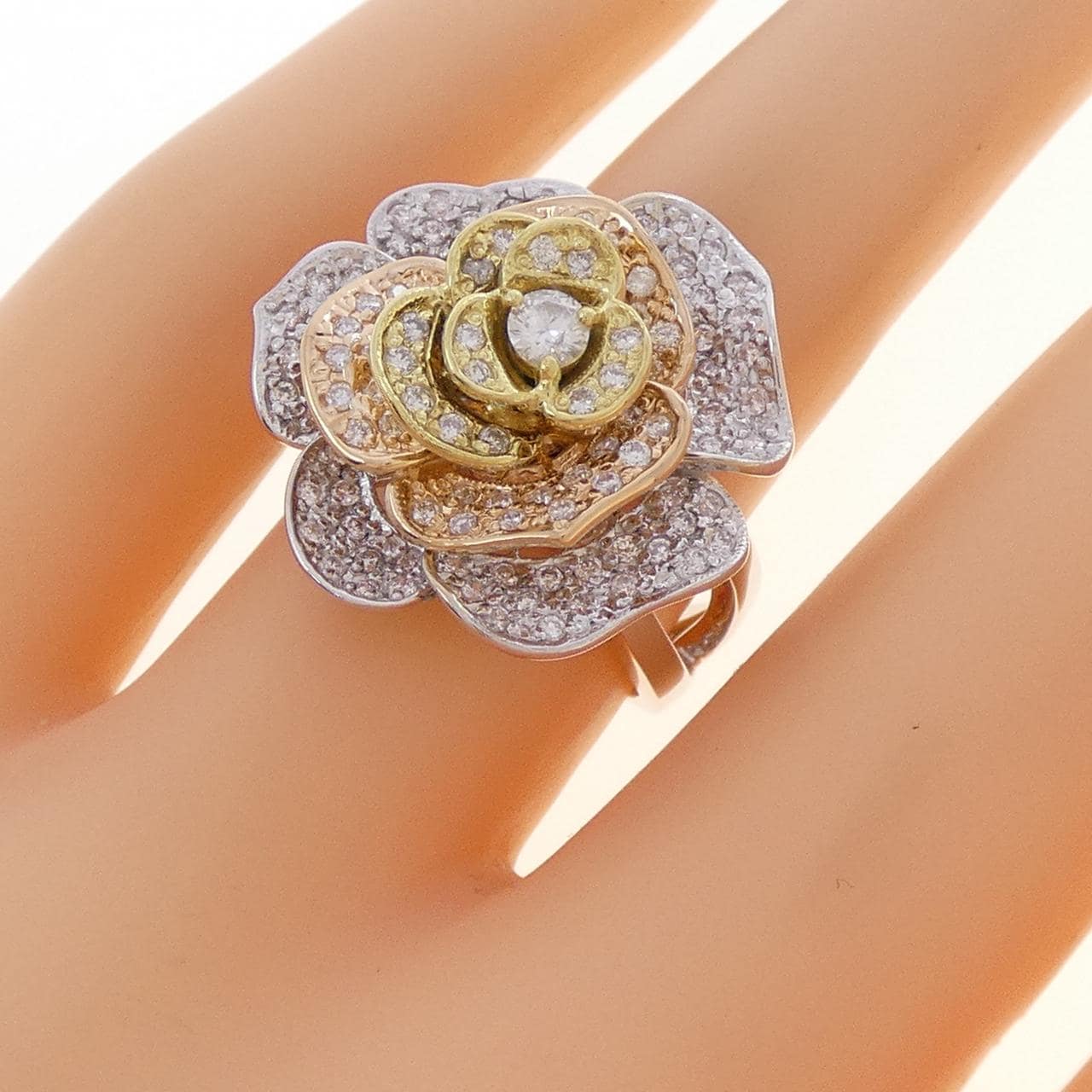 K18スリーカラー フラワー ダイヤモンド リング 0.81CT