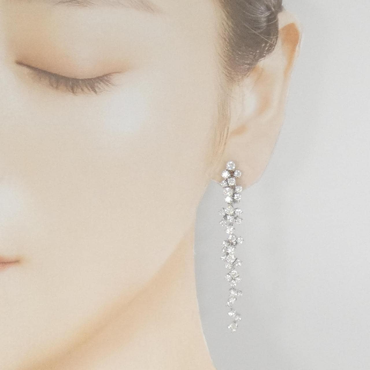 750WG ダイヤモンド ピアス 0.44CT ブルーダイヤモンド ピアス(片耳用