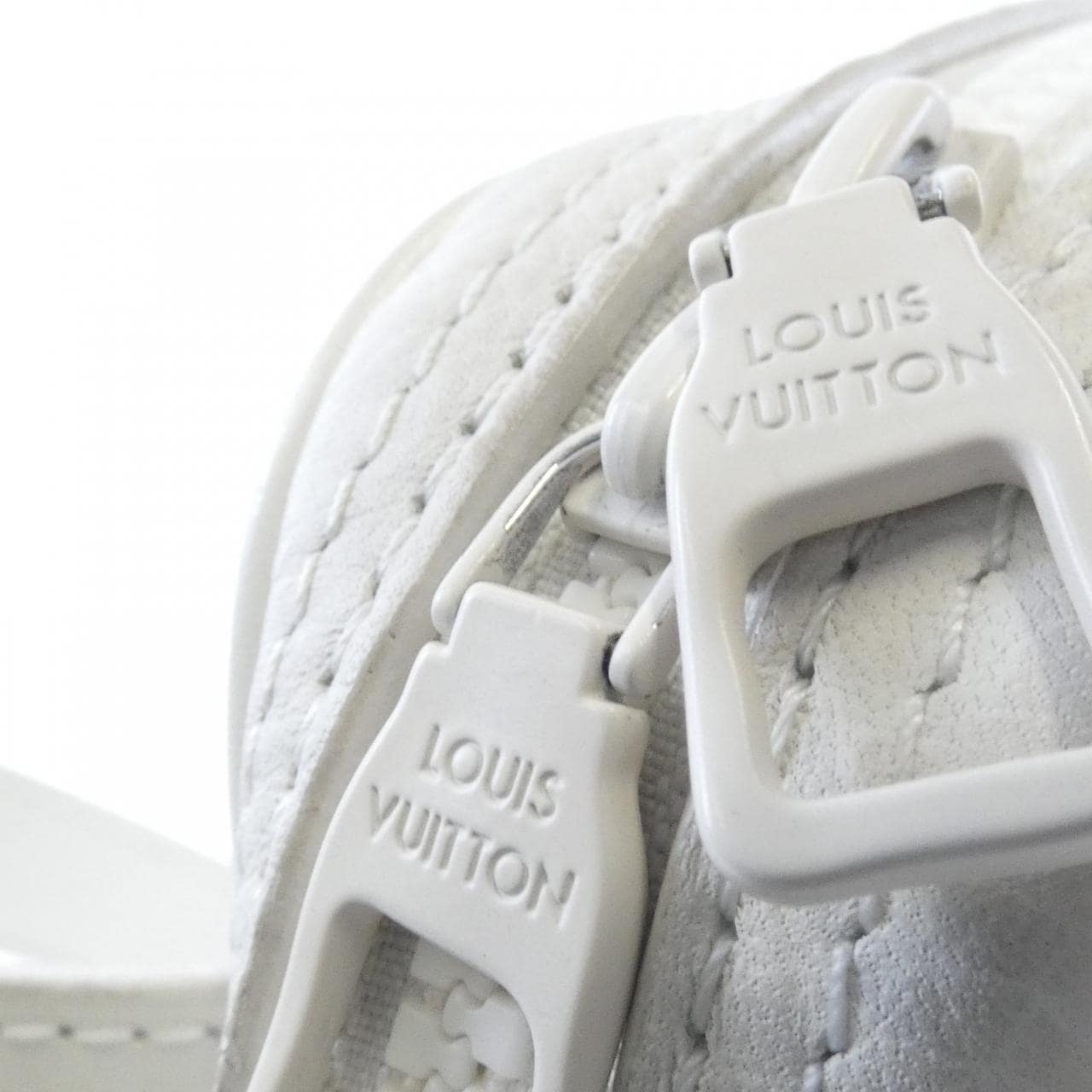 ルイヴィトン トリヨン モノグラム ユティリティ サイドバッグ M53297 ショルダーバッグ