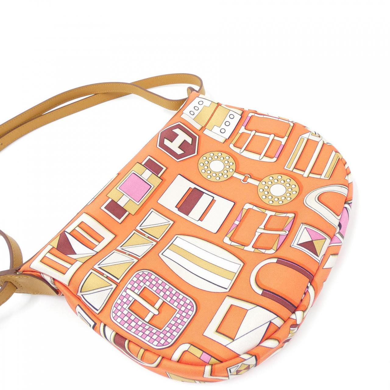 エルメス CARRE EN BOUCLES SURSOIE TO GO 085196CC ポーチ