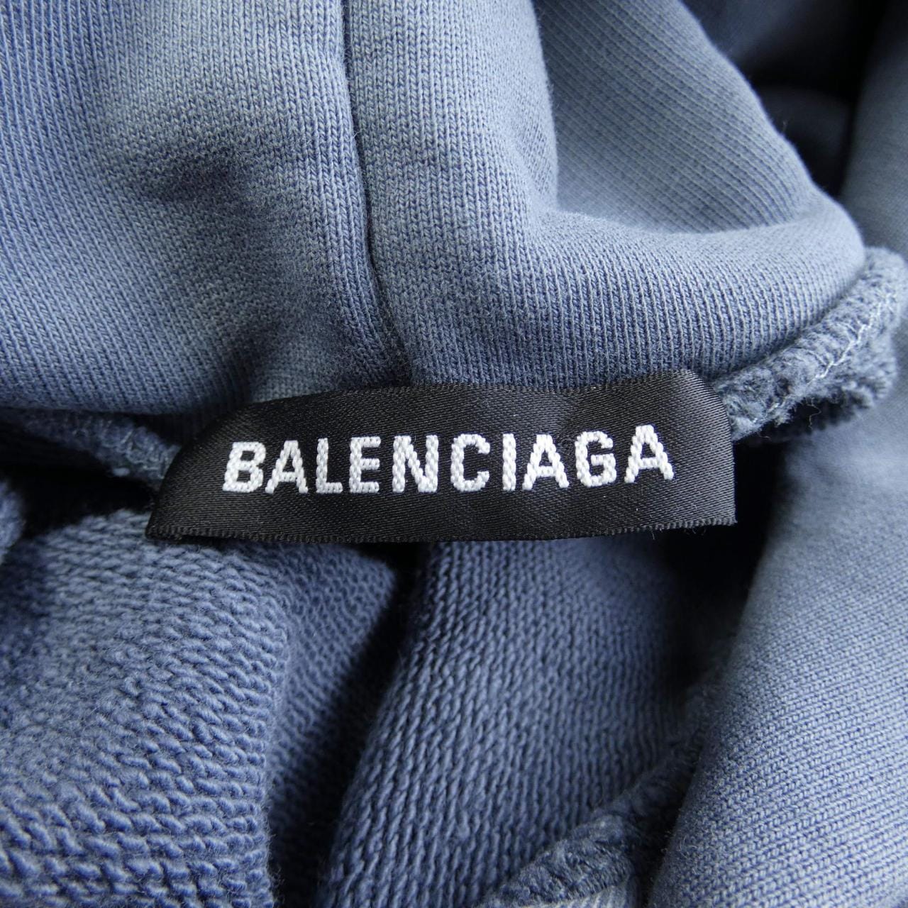 BALENCIAGA パーカーいまの季節活躍するアイテムです