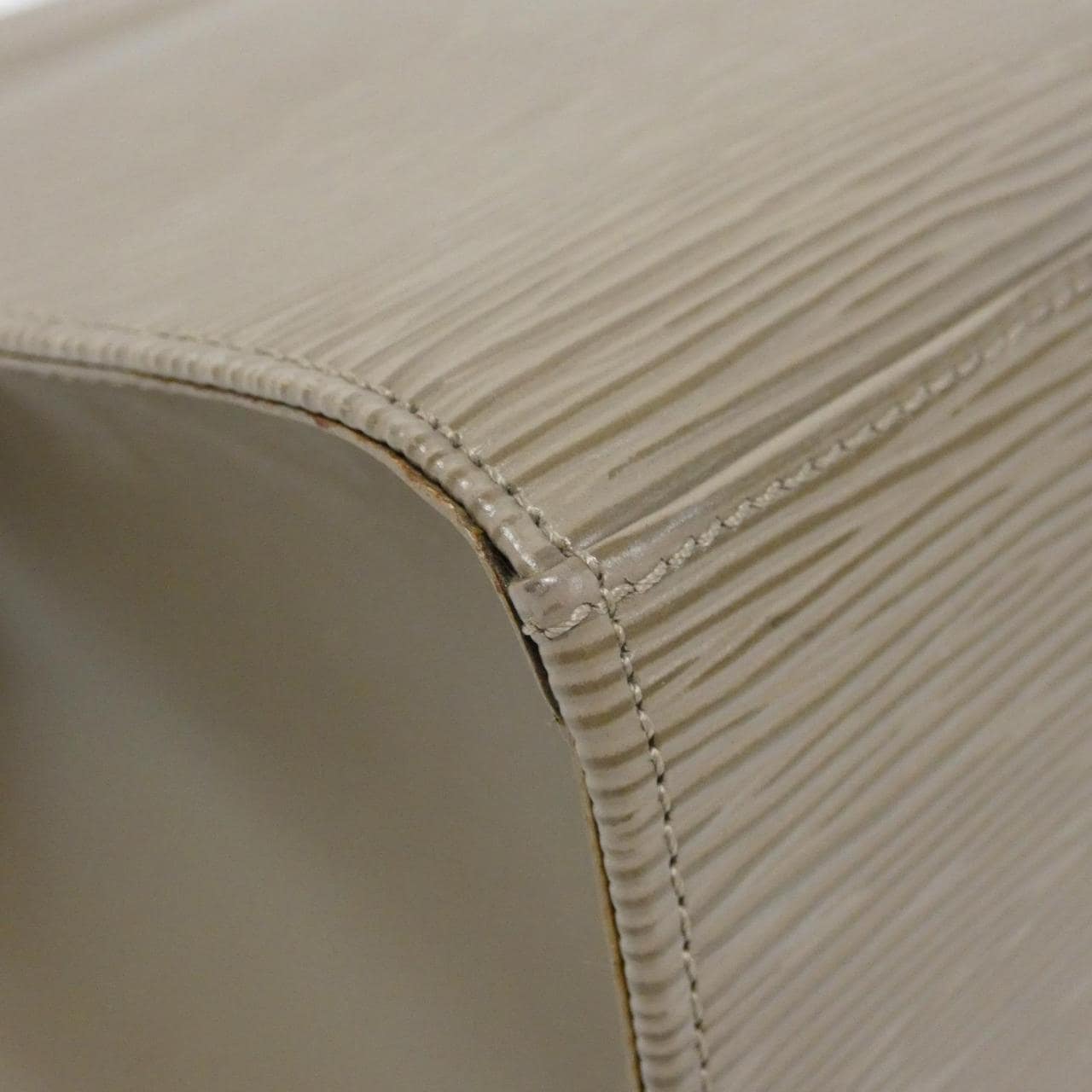 ルイヴィトン エピ クロワゼット GM M5250C ショルダーバッグ