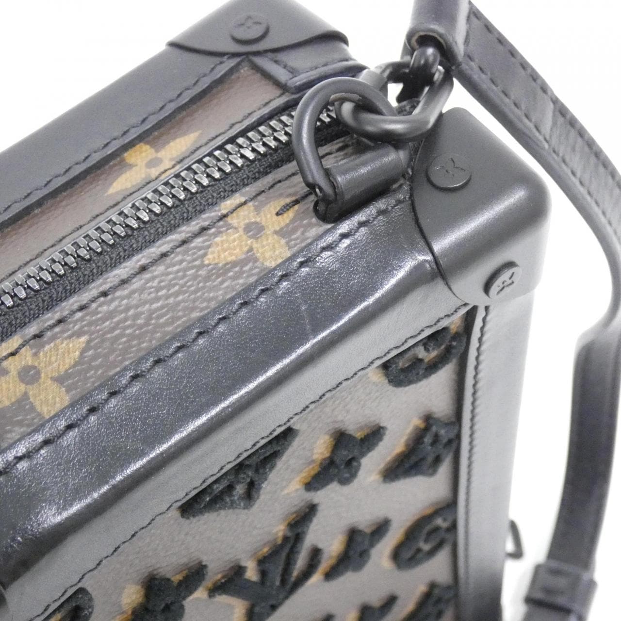 ルイヴィトン モノグラム タフタージュ ヴァーティカル ソフトトランク M45044 ショルダーバッグ