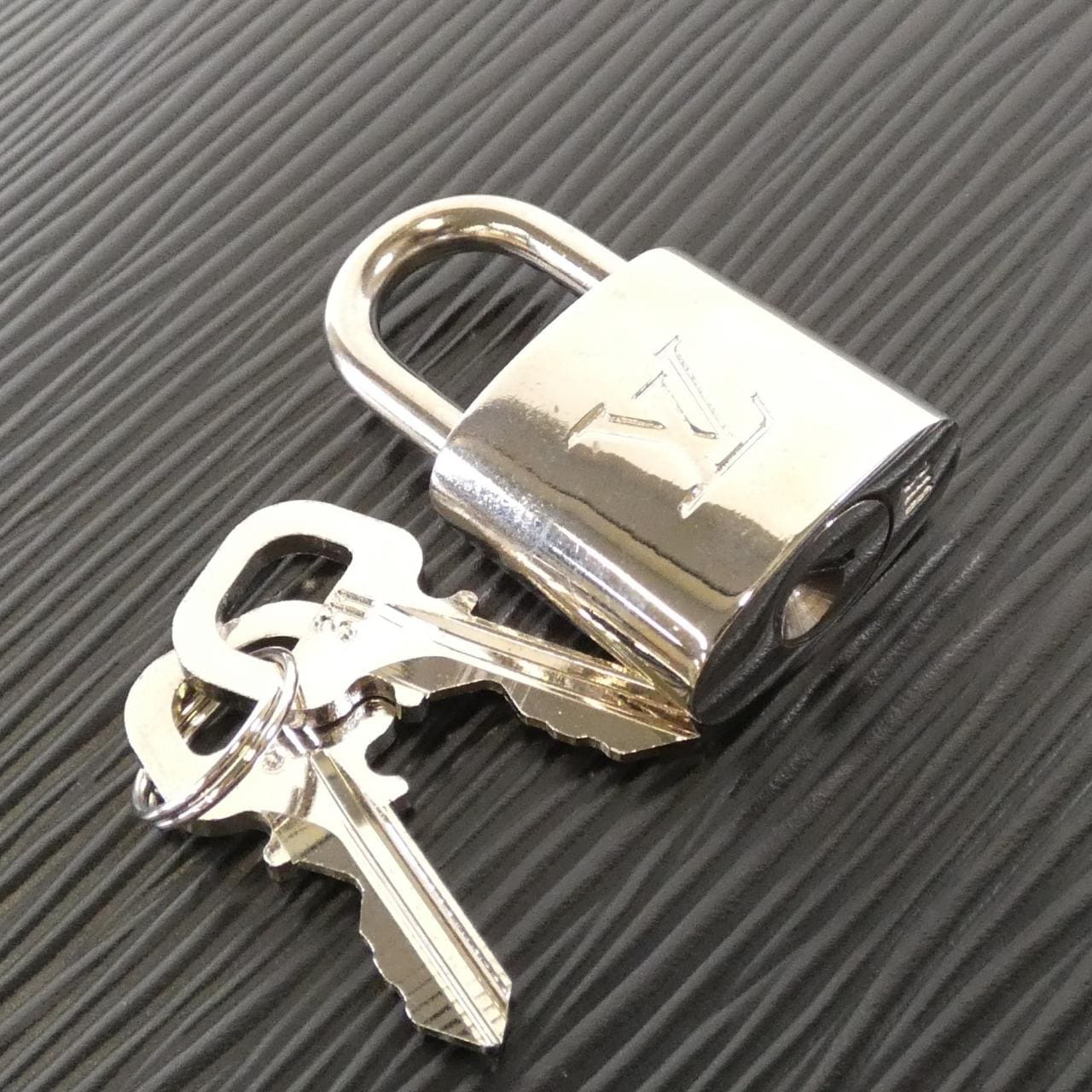 ルイヴィトン エピ ロックイット M42292 バッグ