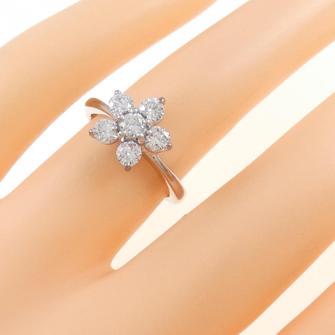 K18WG フラワー ダイヤモンド リング 0.72CT