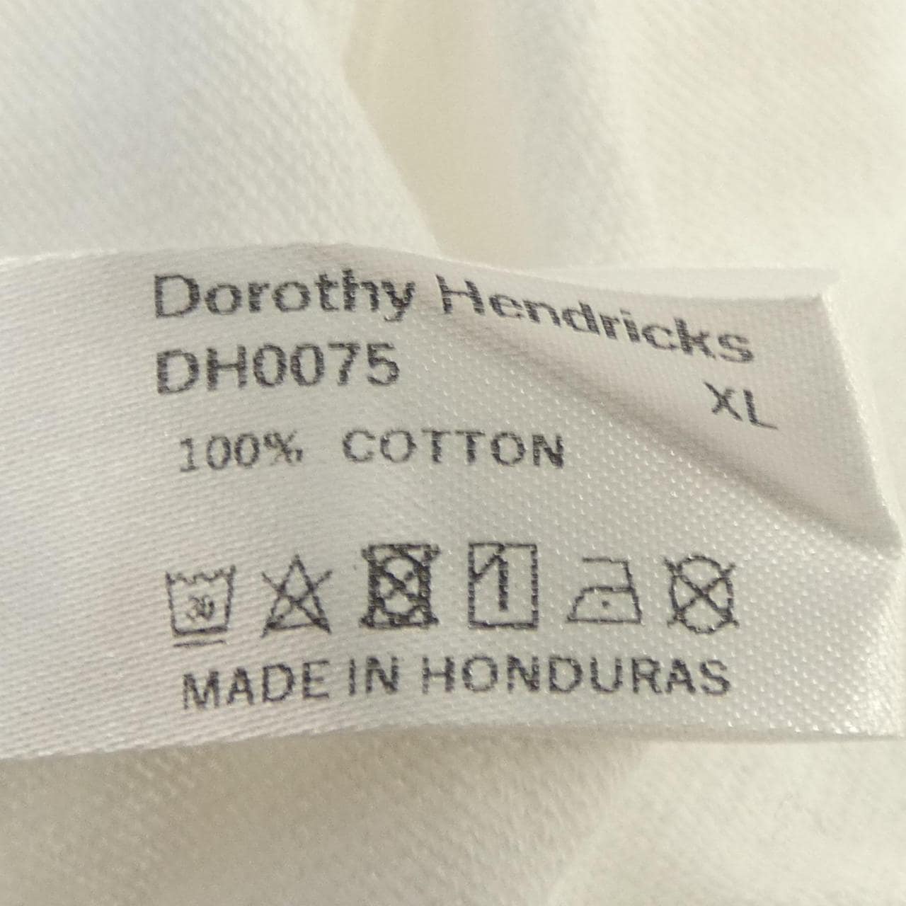 DOROTHY HENDRICKS Tシャツ