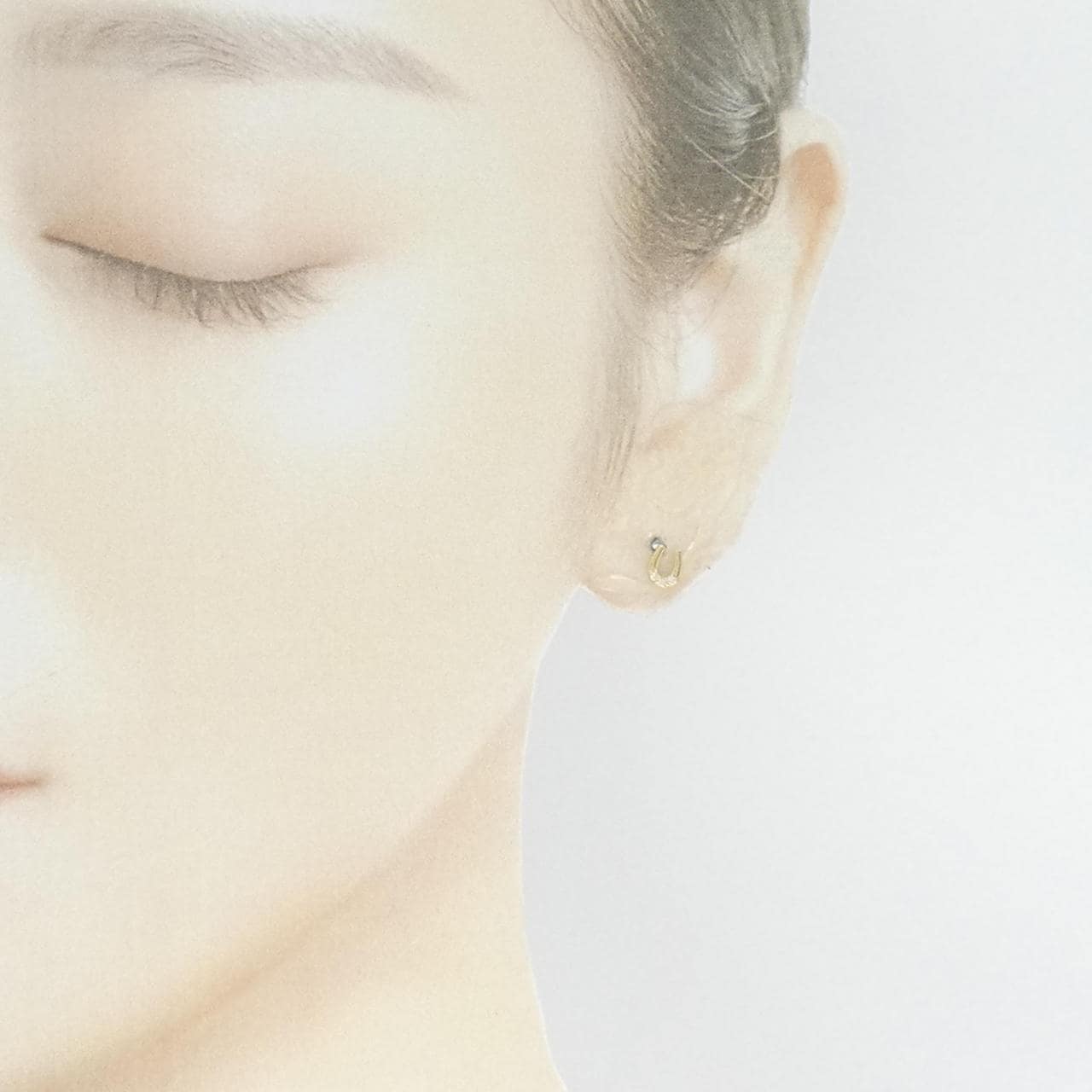 K18YG Horseshoe Diamond Earrings