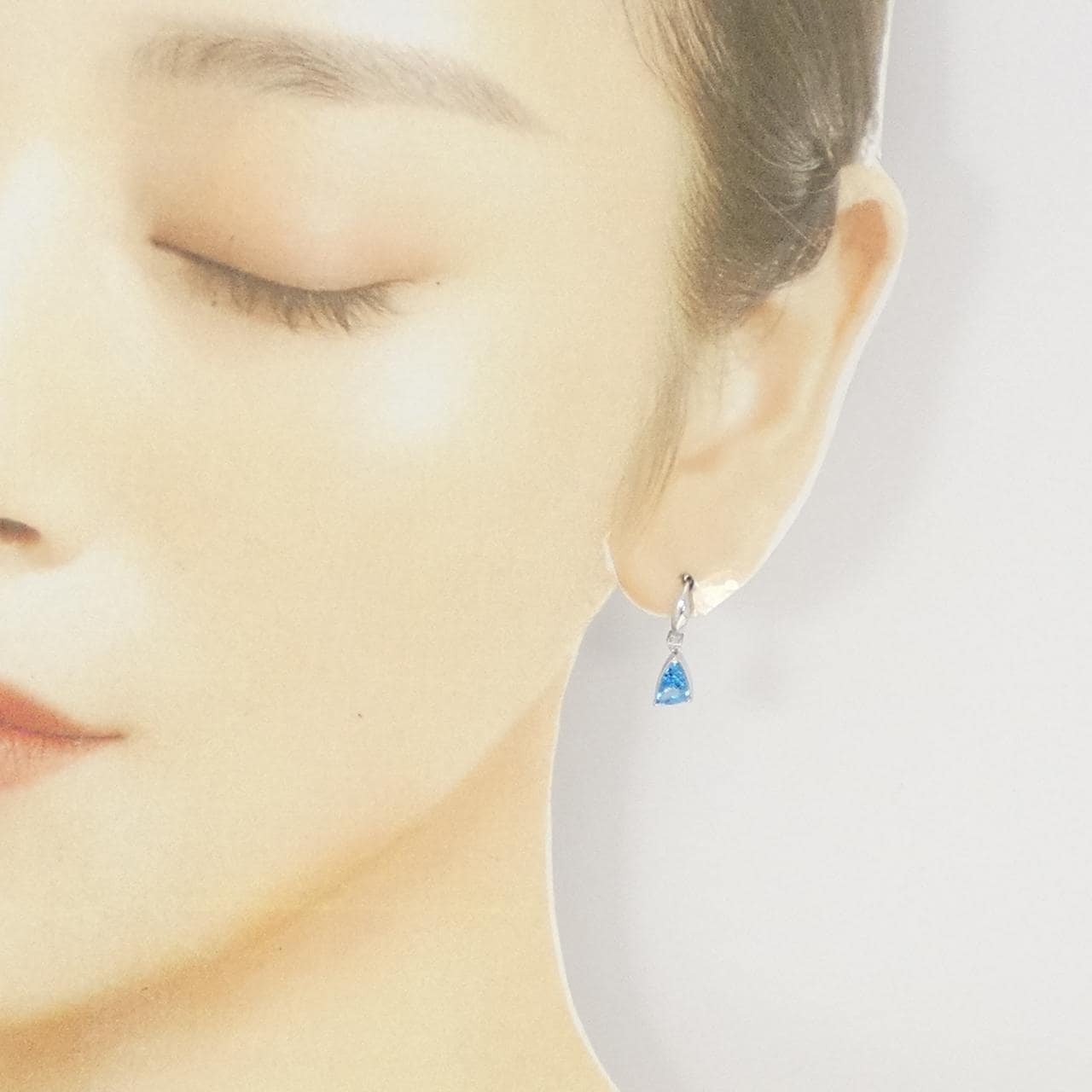 K18WG ブルートパーズ ピアス 1.53CT