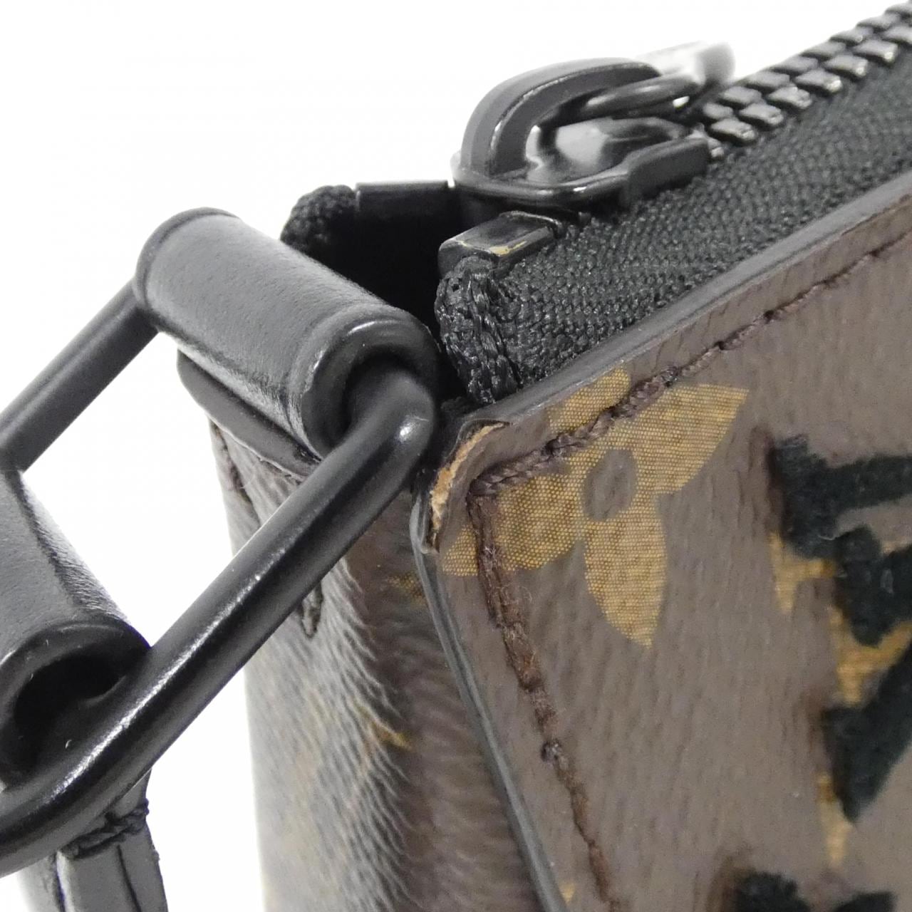 ルイヴィトン モノグラム タフタージュ トリアングル メッセンジャー M45070 ショルダーバッグ