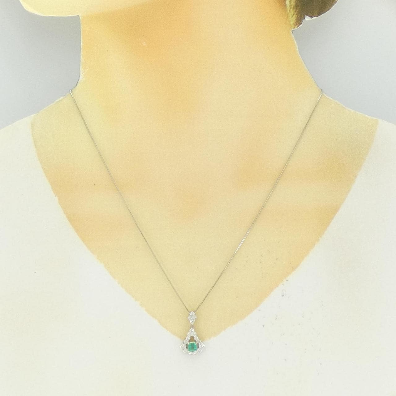 PT900/PT850 エメラルド ネックレス 0.29CT