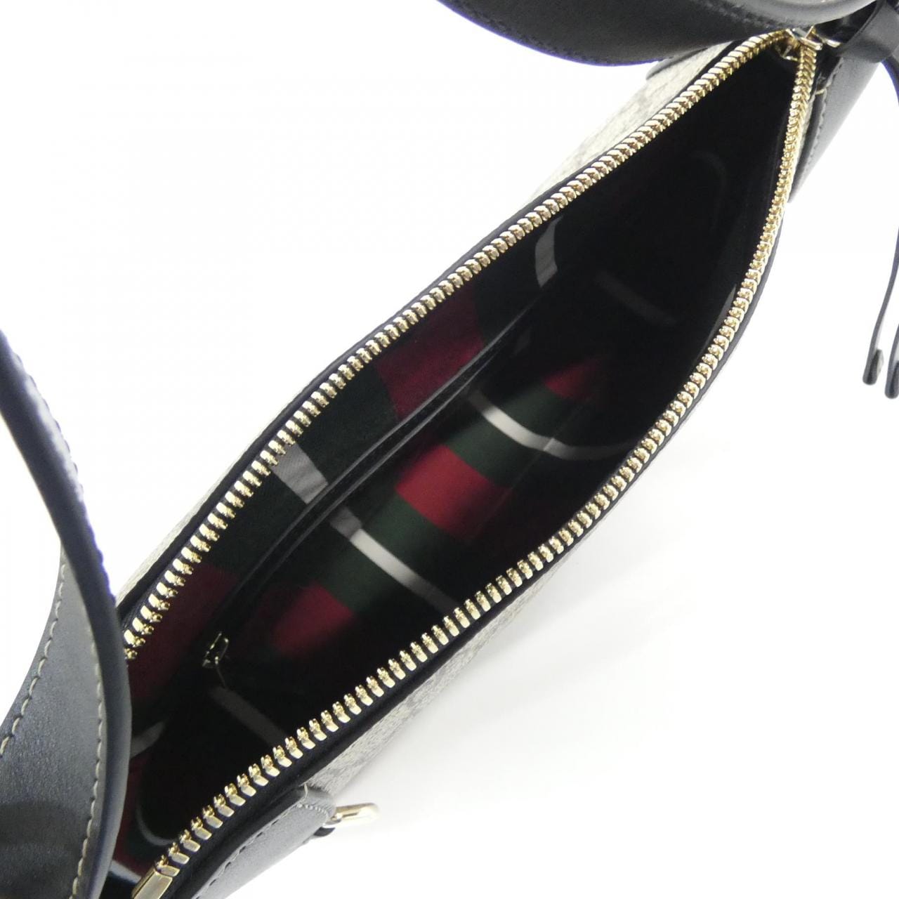 Gucci GG EMBLEM 815218 FAD6L单肩包