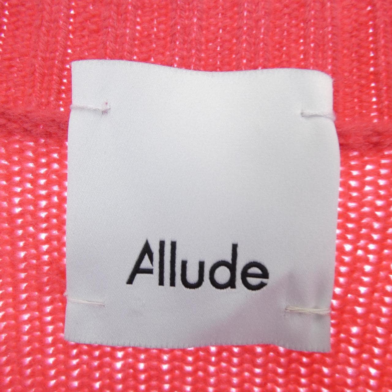 アリュード ALLUDE ベスト