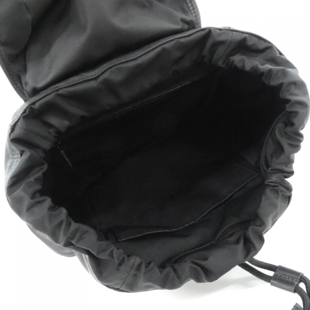 ルイヴィトン モノグラム シャドウ ディスカバリー バックパック M43680 リュックサック