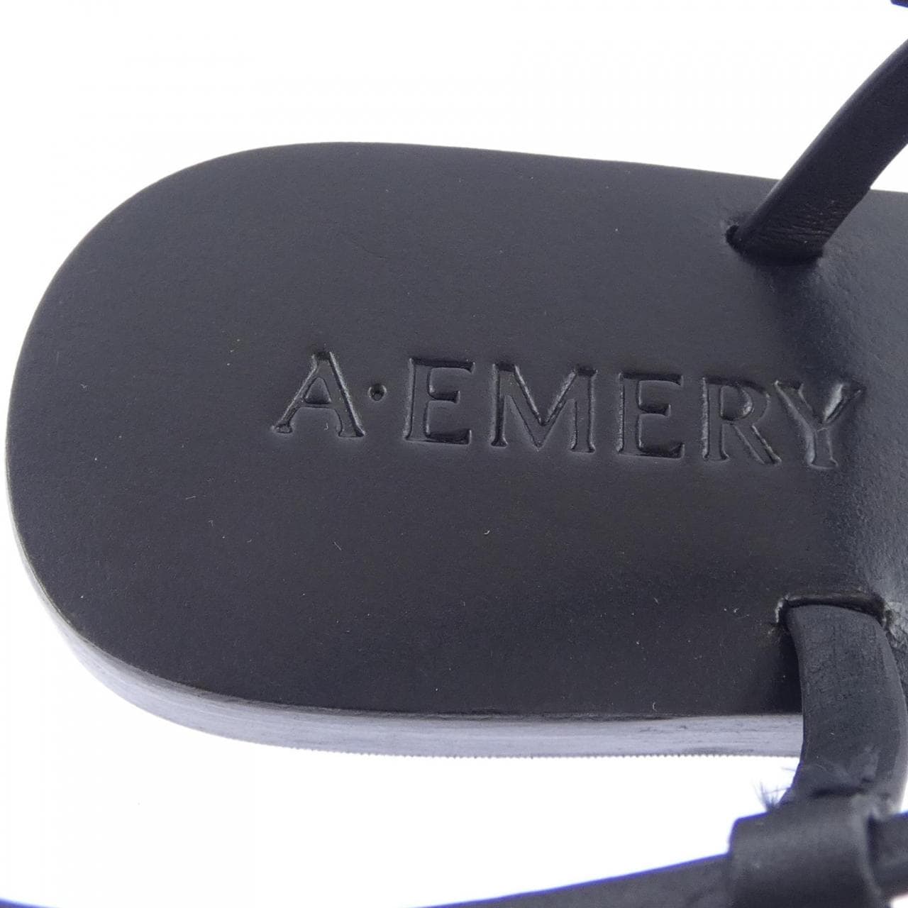 A EMERY サンダル