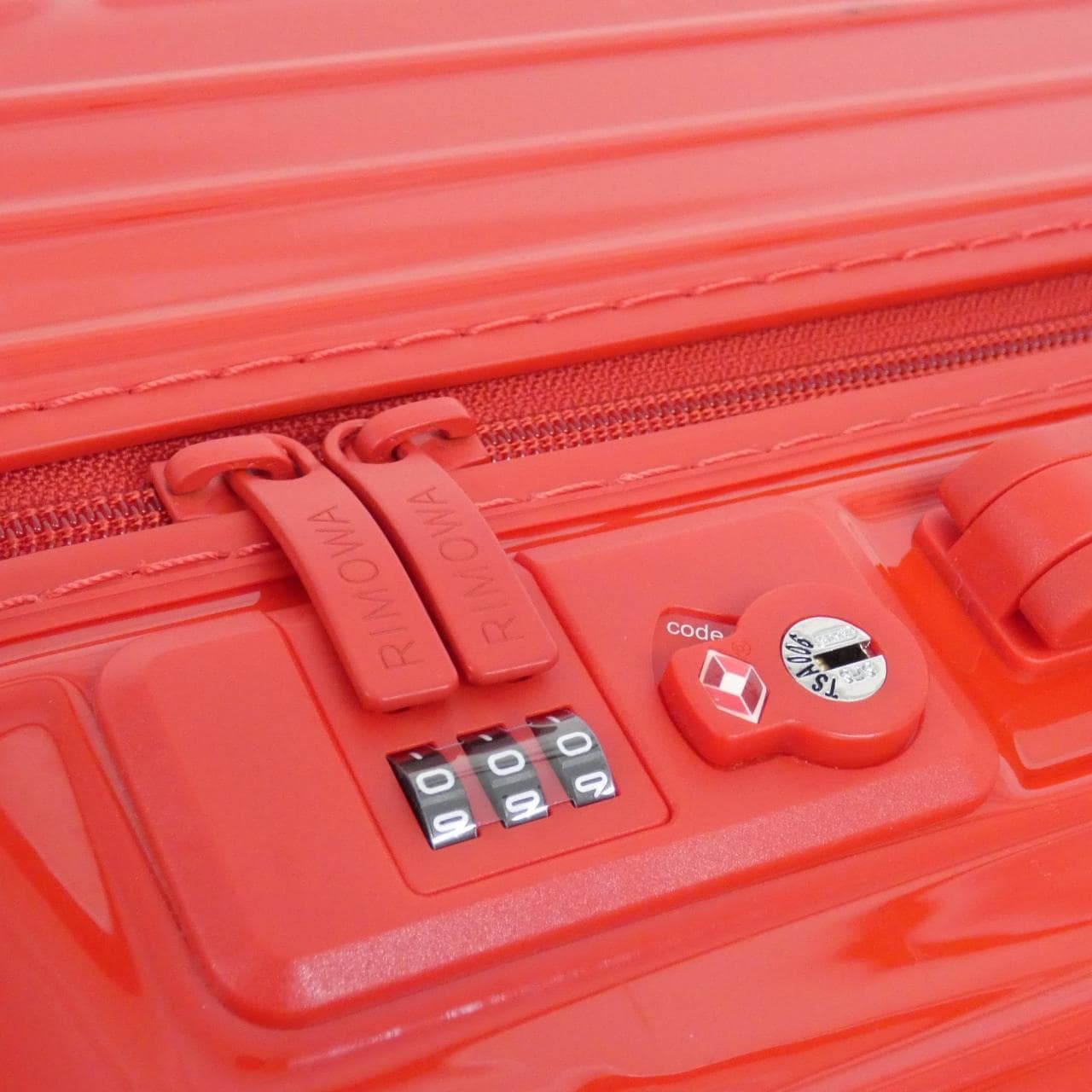 リモワ ESSENTIAL キャビン 36L 83253654 キャリーバッグ