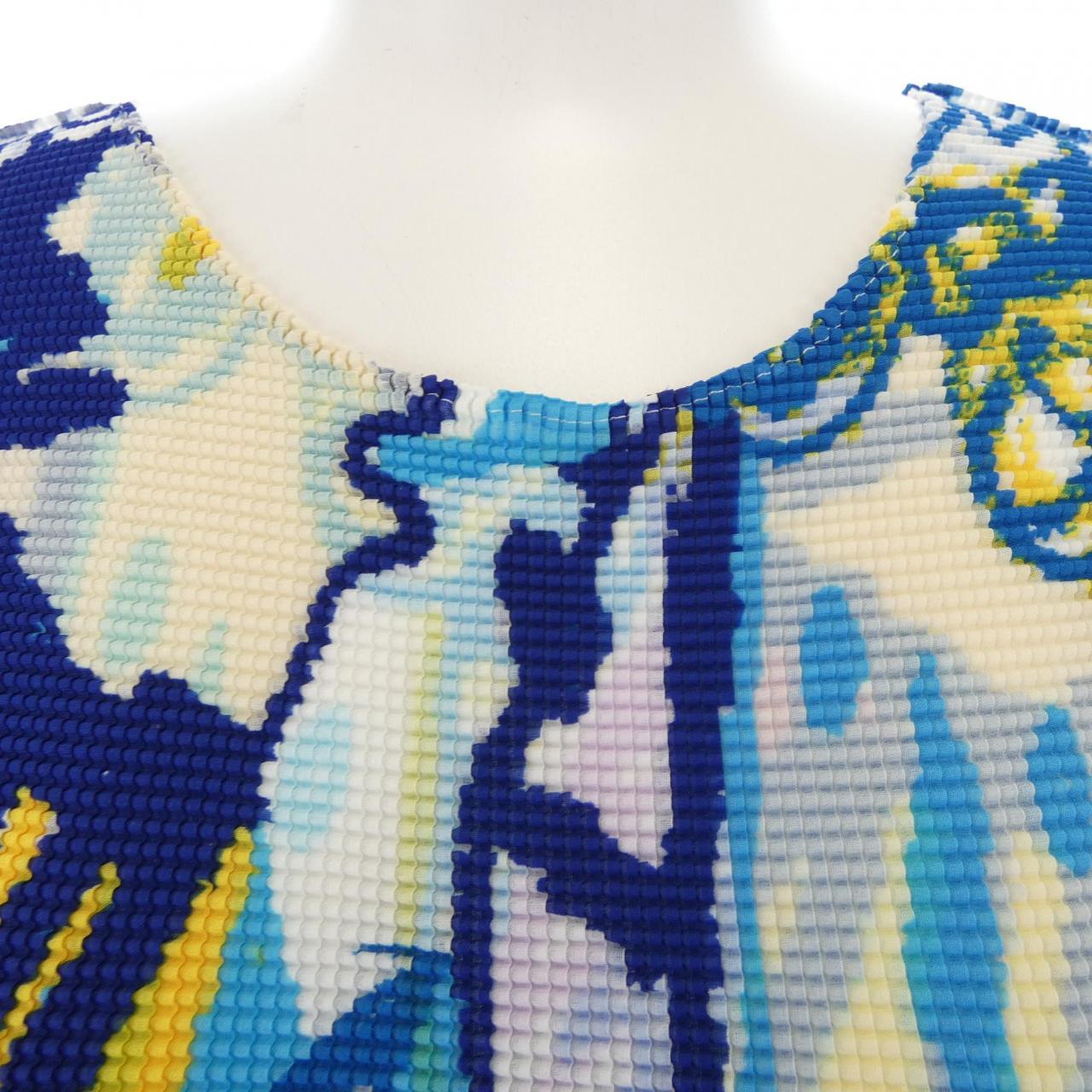 ミーイッセイミヤケ me ISSEY MIYAKE トップス