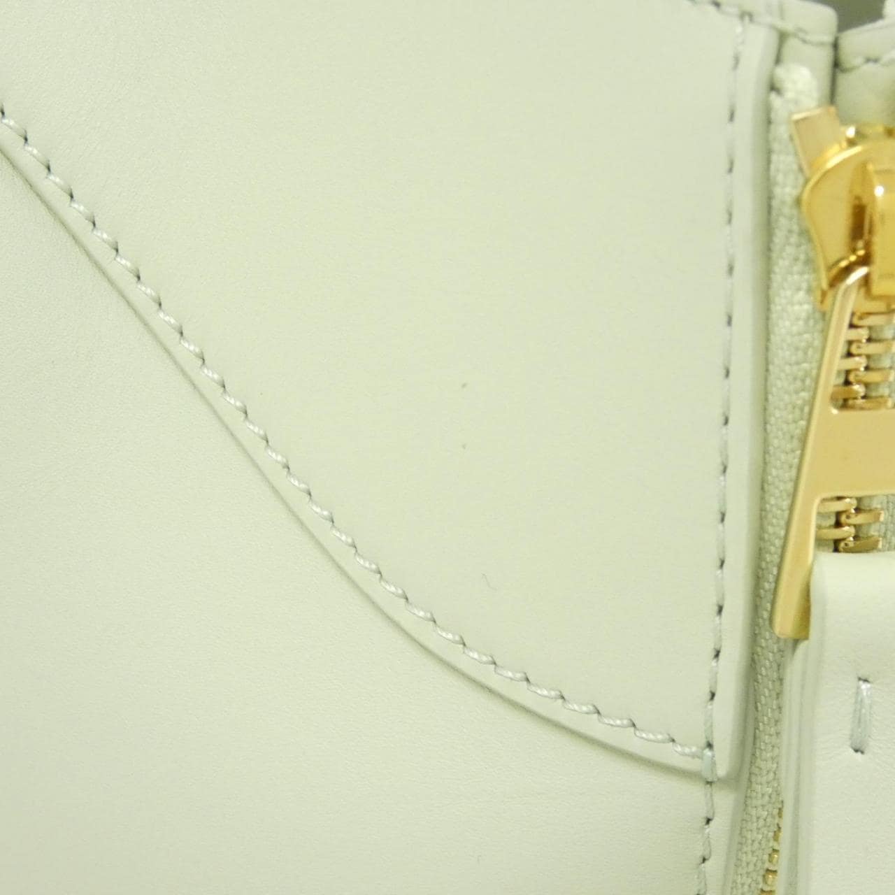ロエベ ハンモック コンパクト A538H13X26 ショルダーバッグ
