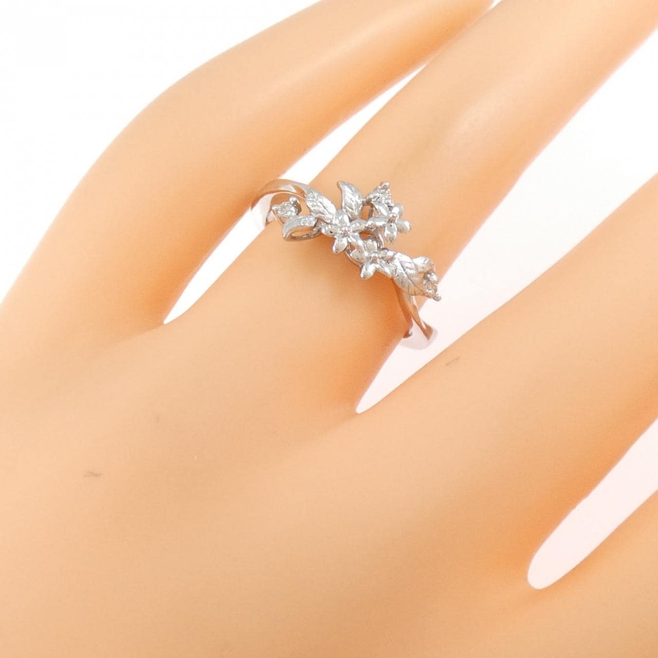 純PT フラワー ダイヤモンド リング 0.04CT