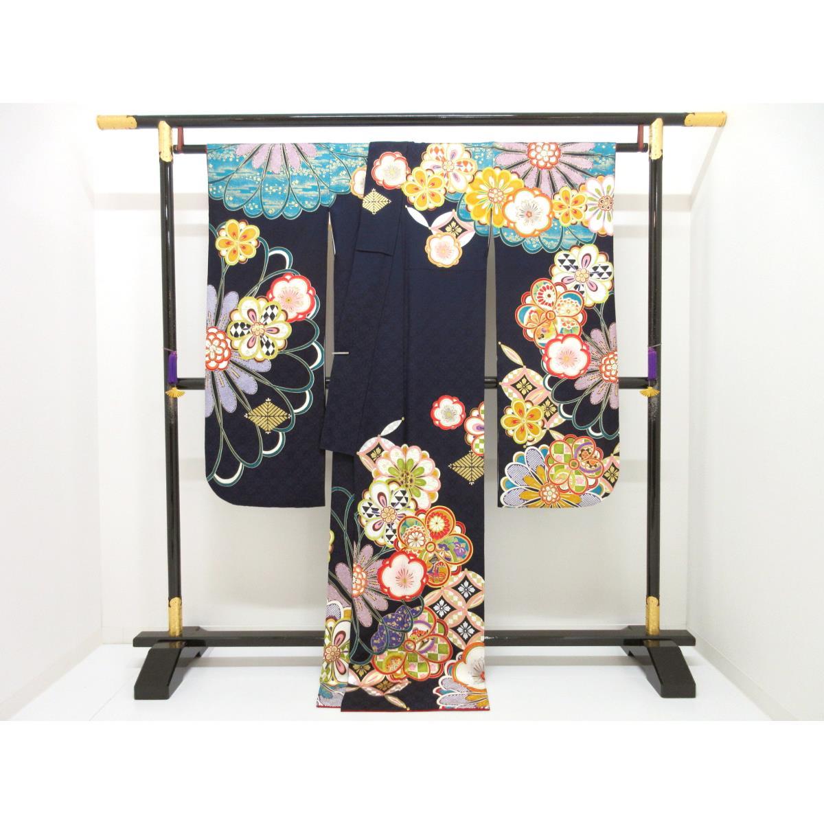 振袖　友禅金彩加工　刺繍入り