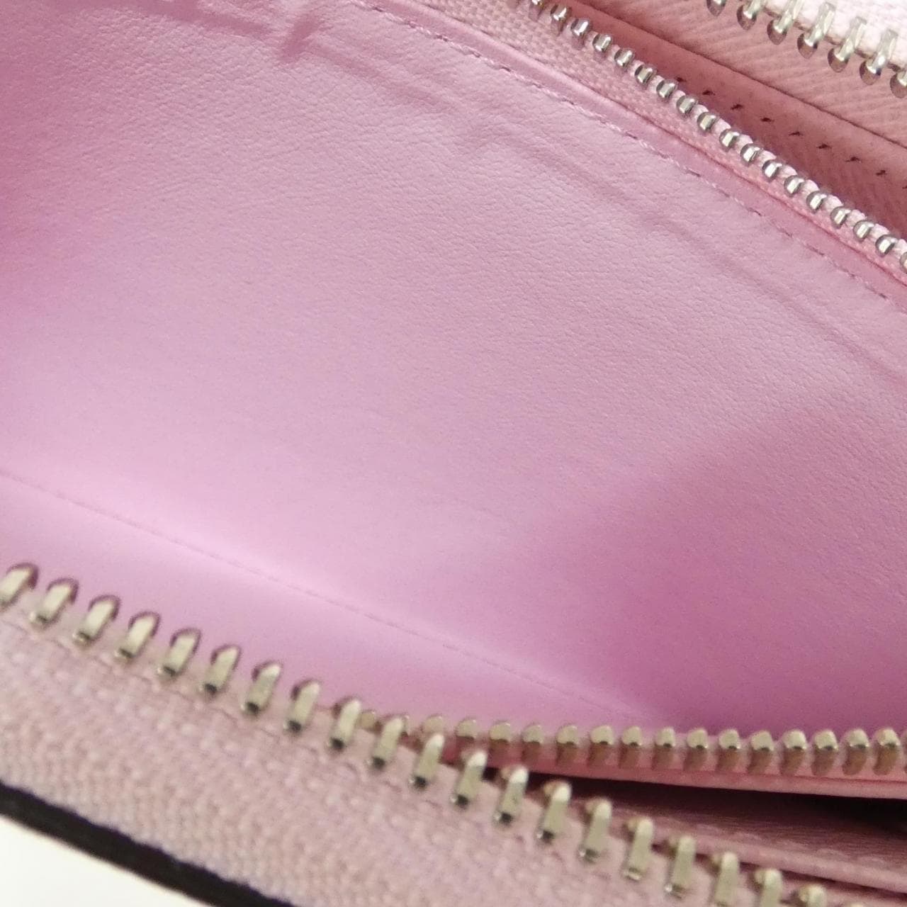 ルイヴィトン LVエスカル ジッピー ウォレット M69110 財布