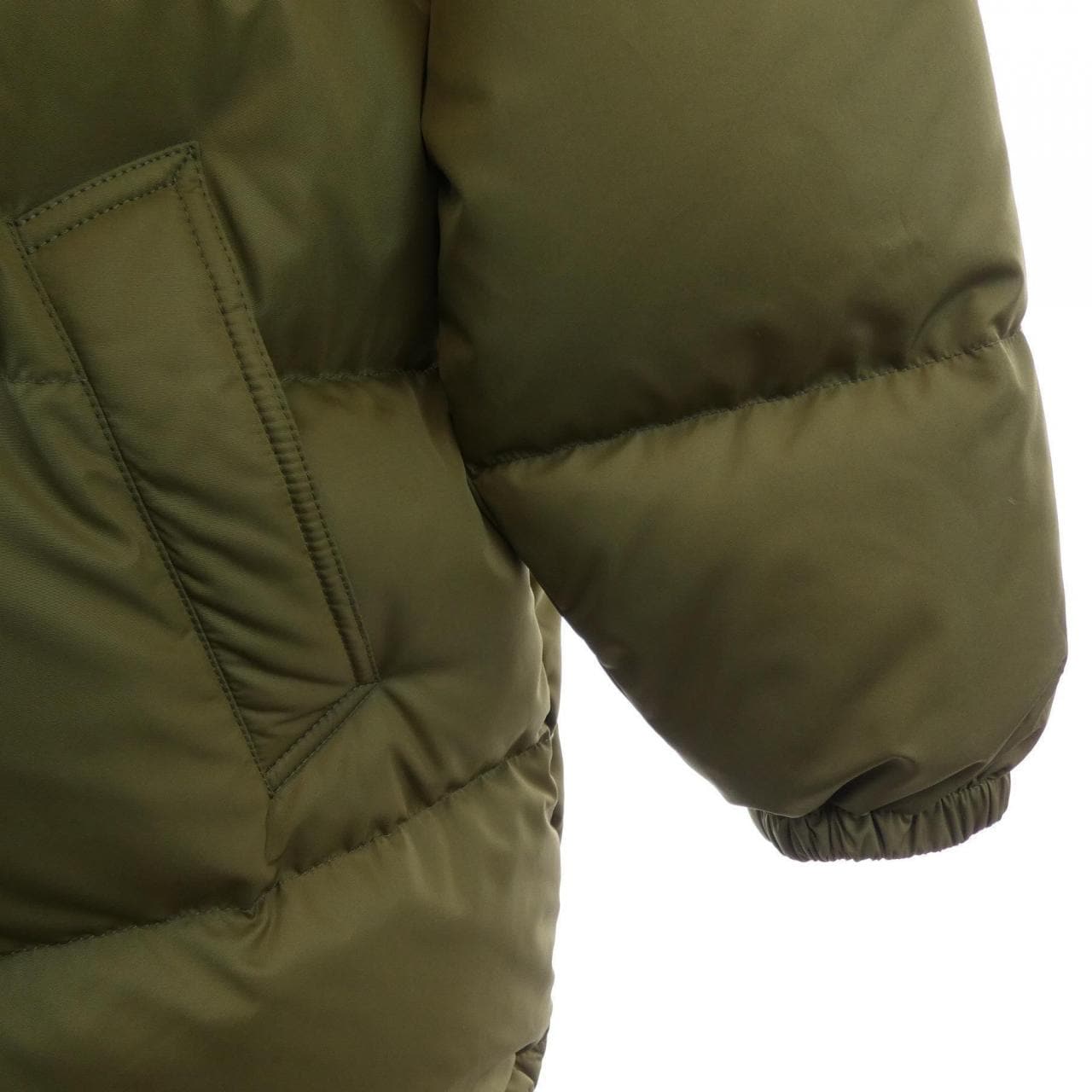 セリーヌ CELINE トリオンフ TORIOMPHE 2W660708N ダウンコート