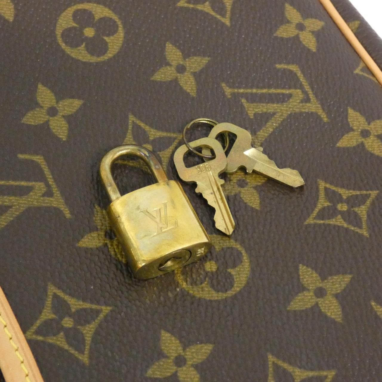 ルイヴィトン モノグラム トゥルーヴィル M42228 バッグ