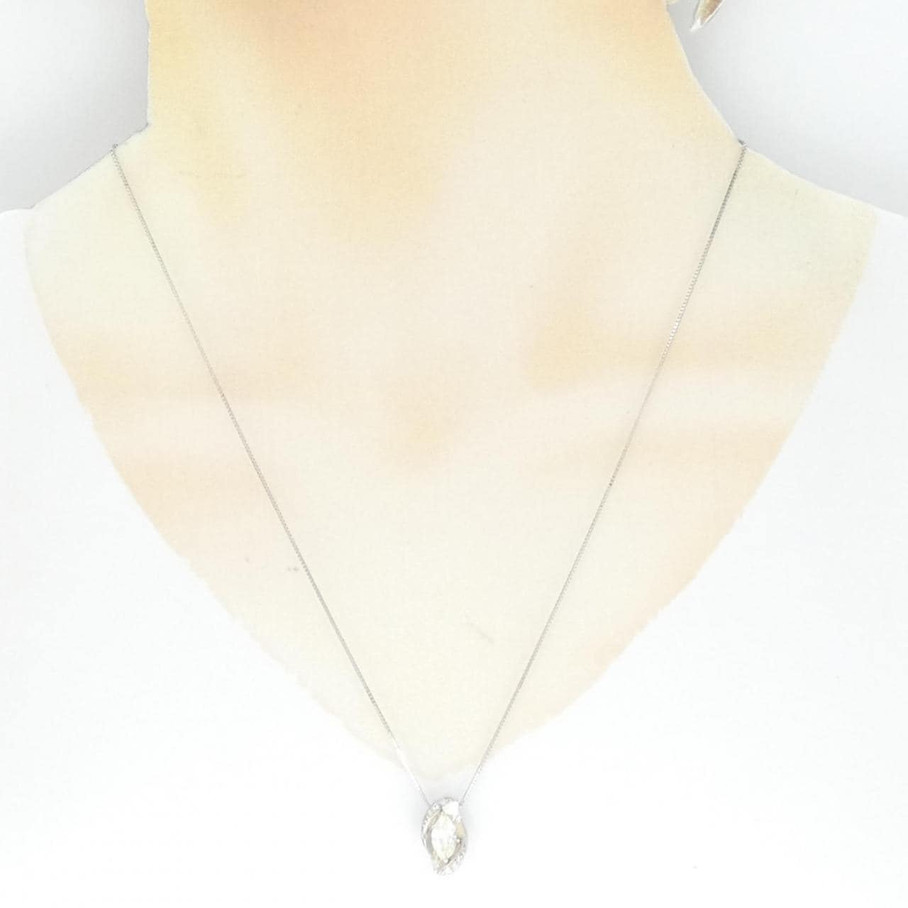 PT Diamond Necklace 0.704CT L VS2 Marquise Cut