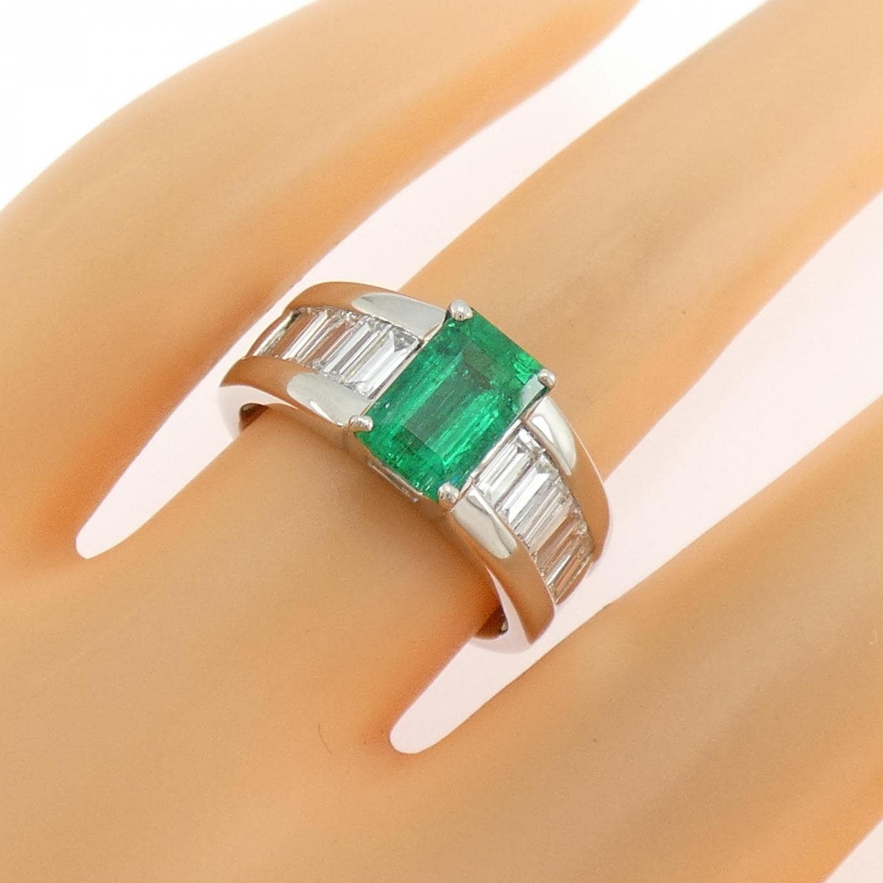 PT900 エメラルド リング 1.47CT