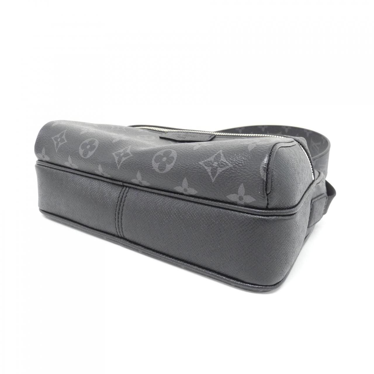 ルイヴィトン タイガ ラマ アウトドア メッセンジャー PM M30233 ショルダーバッグ