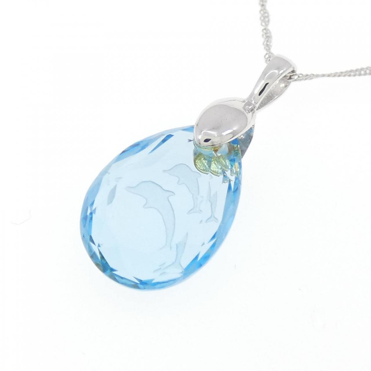 K18WG Dolphin Blue Topaz Necklace 5.0CT