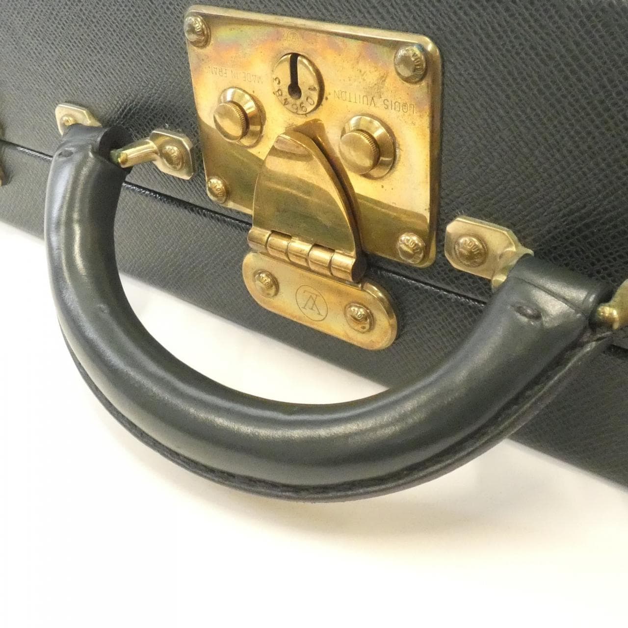 ルイヴィトン タイガ プレジデント M30004 バッグ