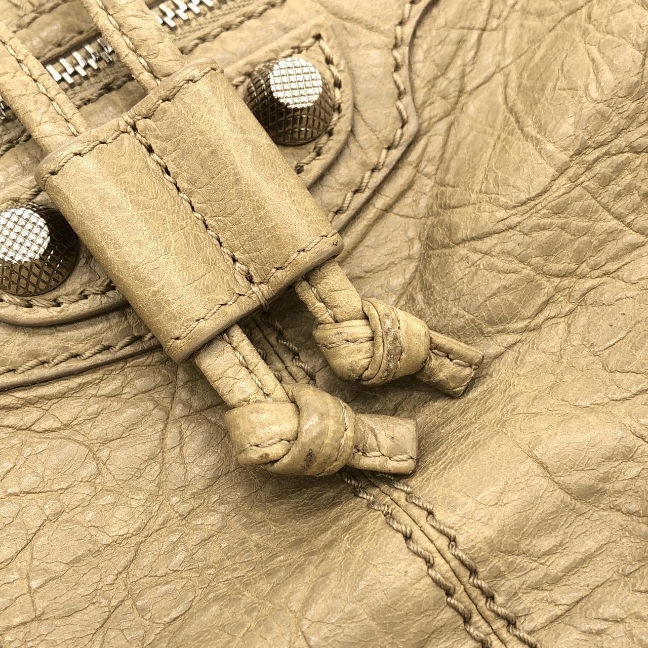 バレンシアガ GIANT MINI POMPON 285439 D94JN バッグ