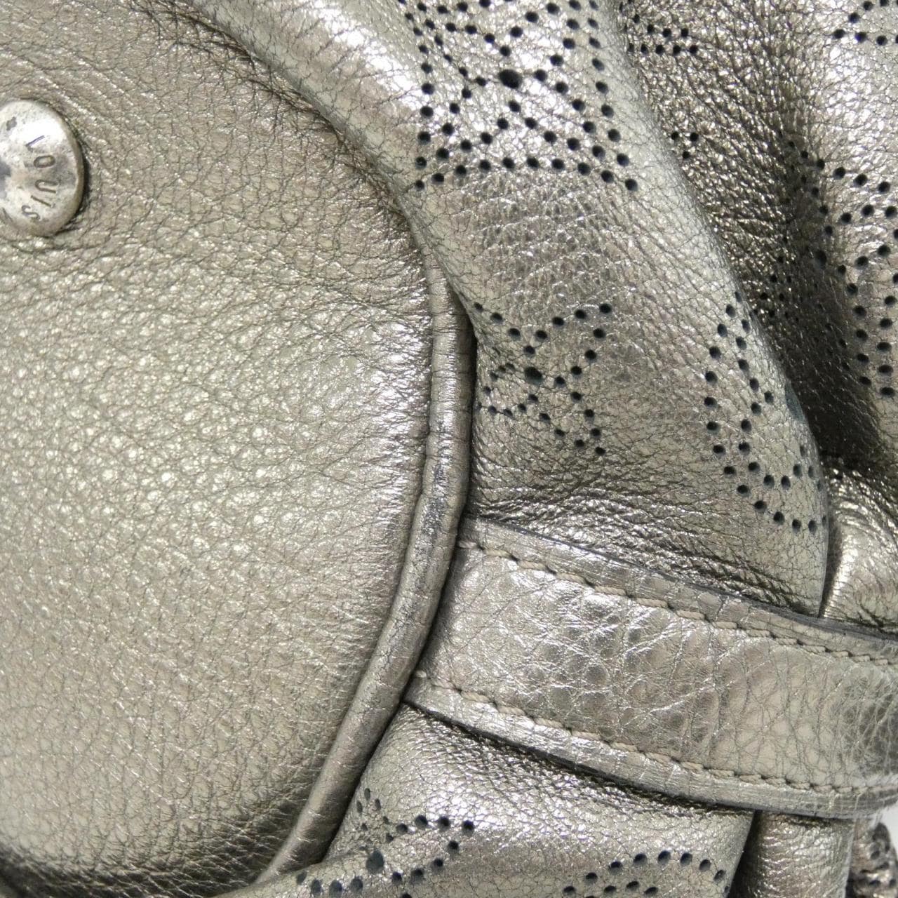 ルイヴィトン マヒナ XS M95717 ショルダーバッグ