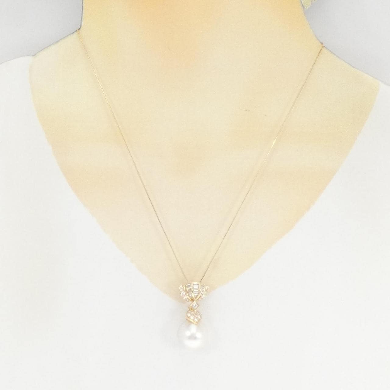 K18YG White Butterfly Pearl Necklace 14.7mm