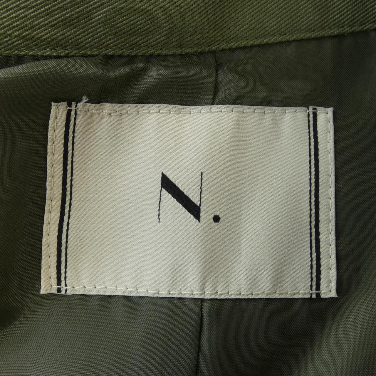N. コート