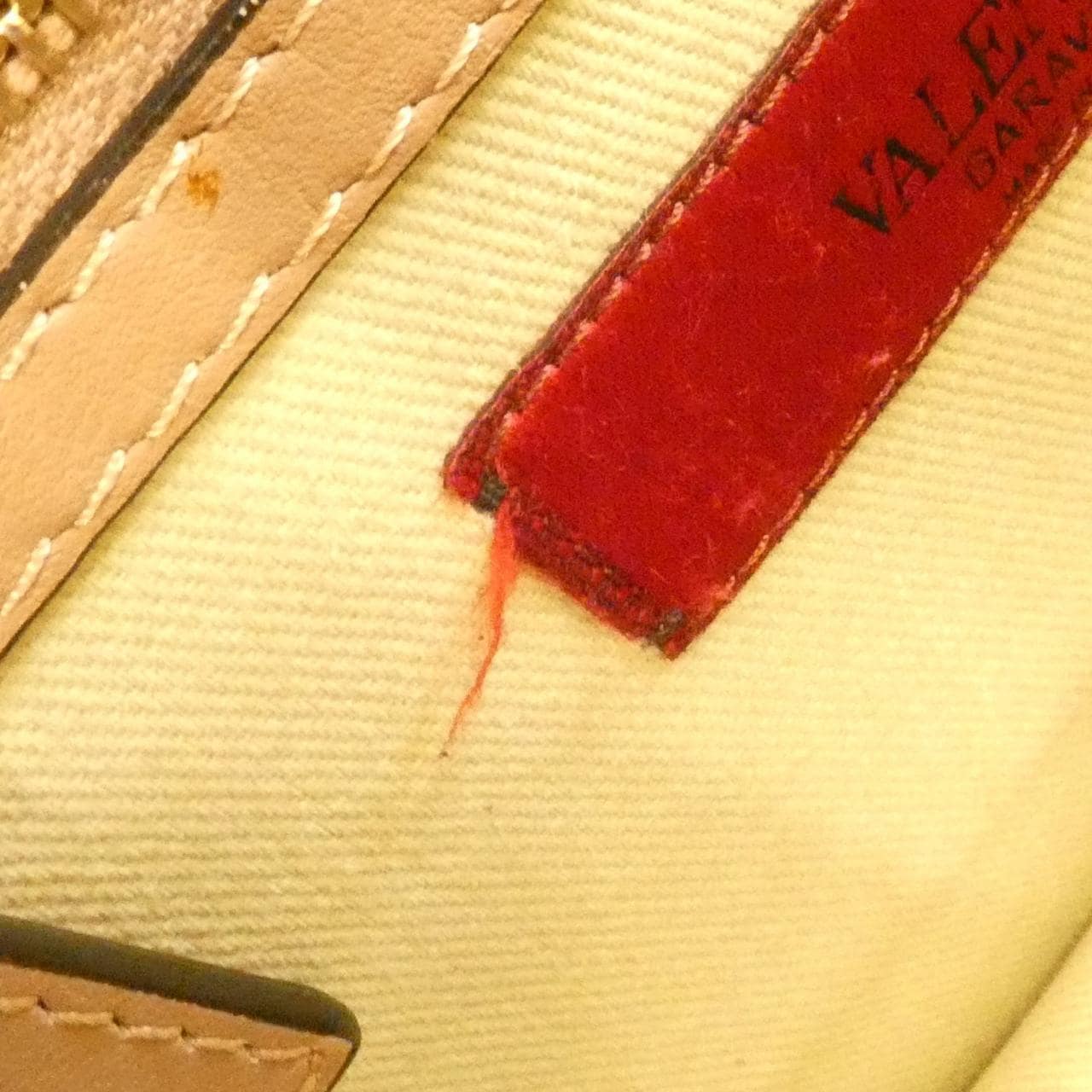 ヴァレンティノガラヴァーニ KW0B0312VIT ショルダーバッグ