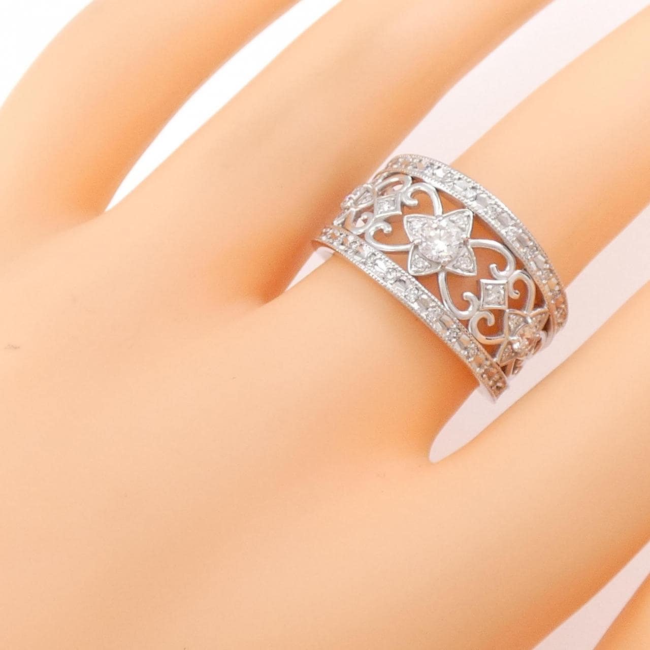 K18WG Flower Diamond Ring 0.70CT