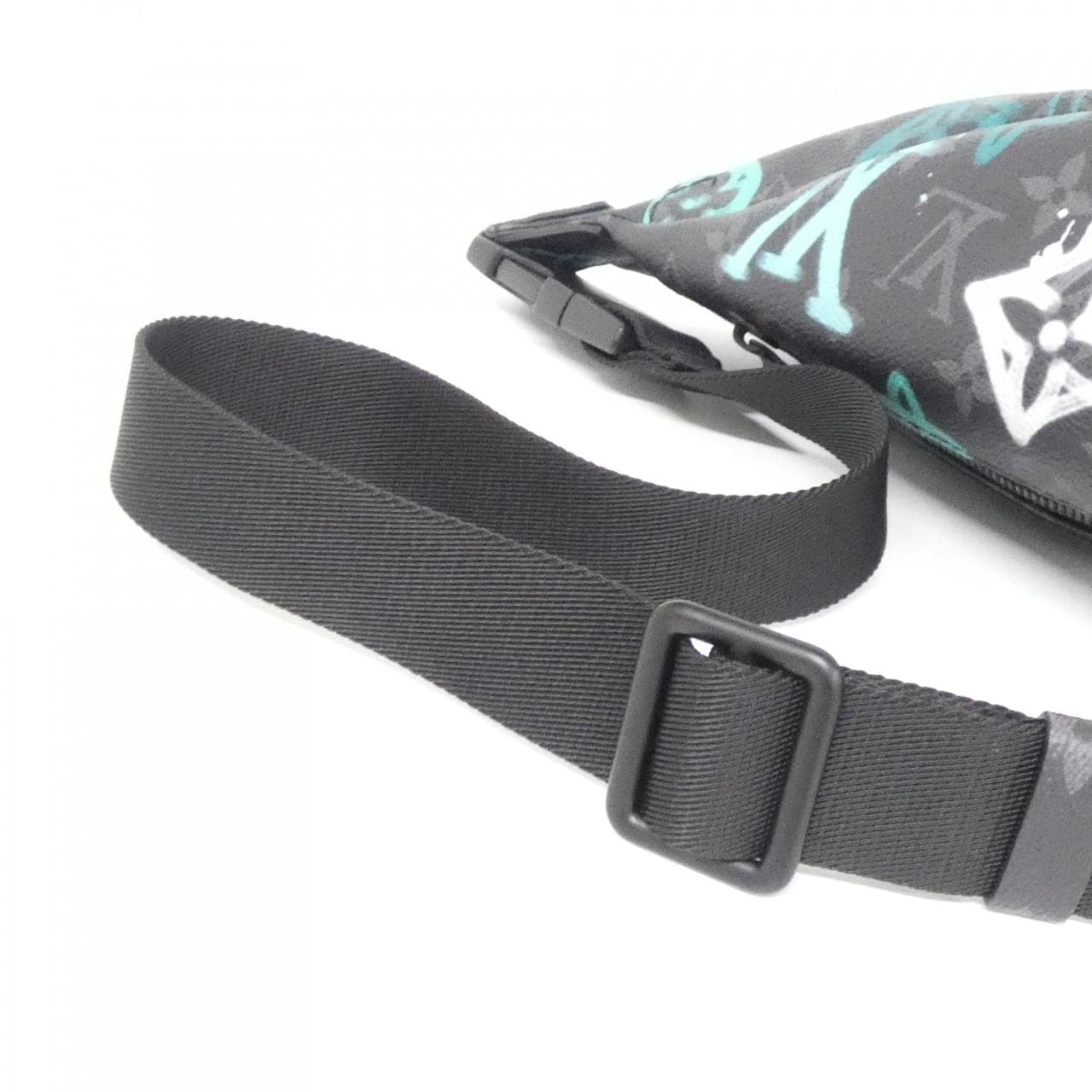 ルイヴィトン モノグラム エクリプス(LVグラフィティ ヴェール) ディスカバリー バムバッグ PM M21397 ショルダーバッグ