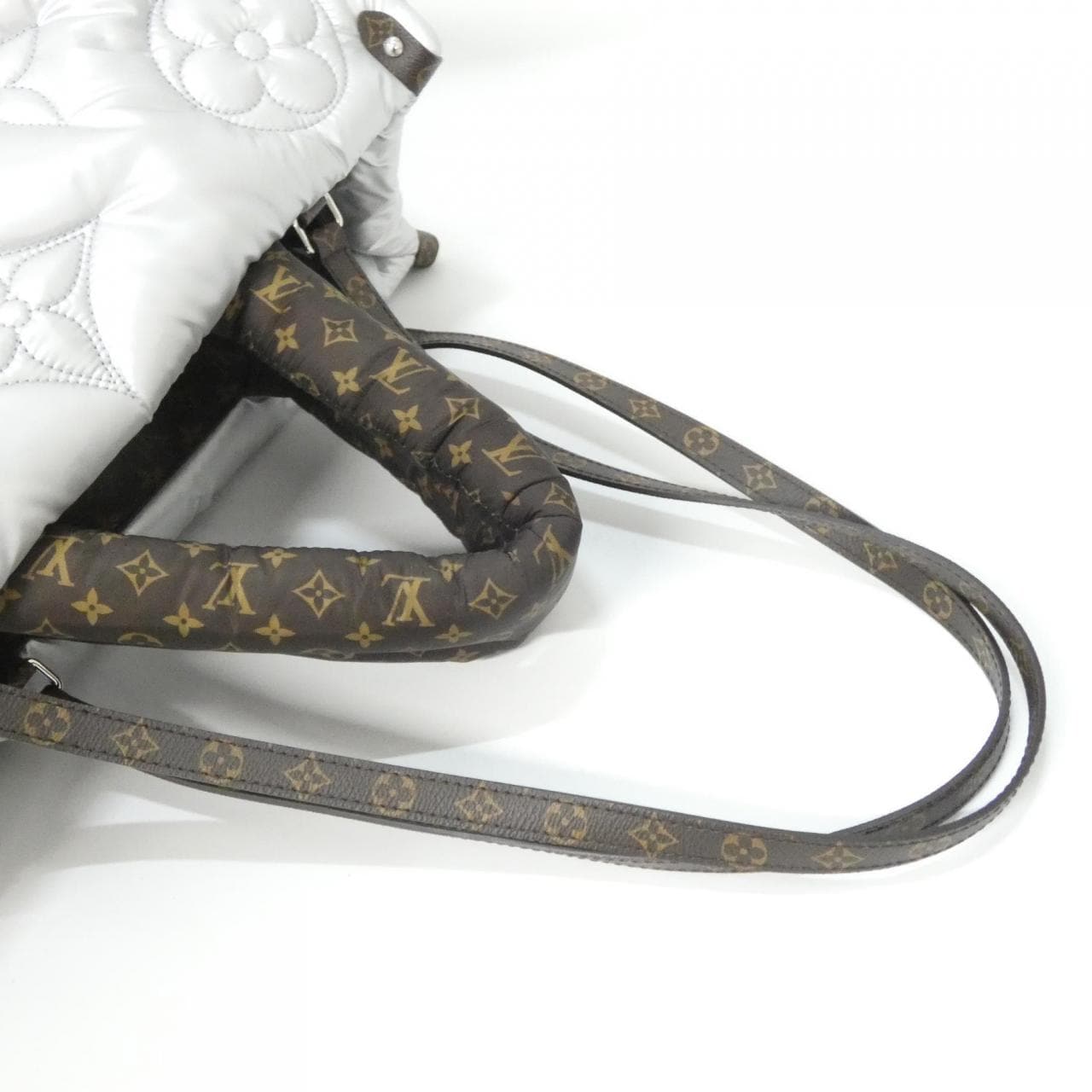 ルイヴィトン LVピロー オンザゴー GM M21053 バッグ