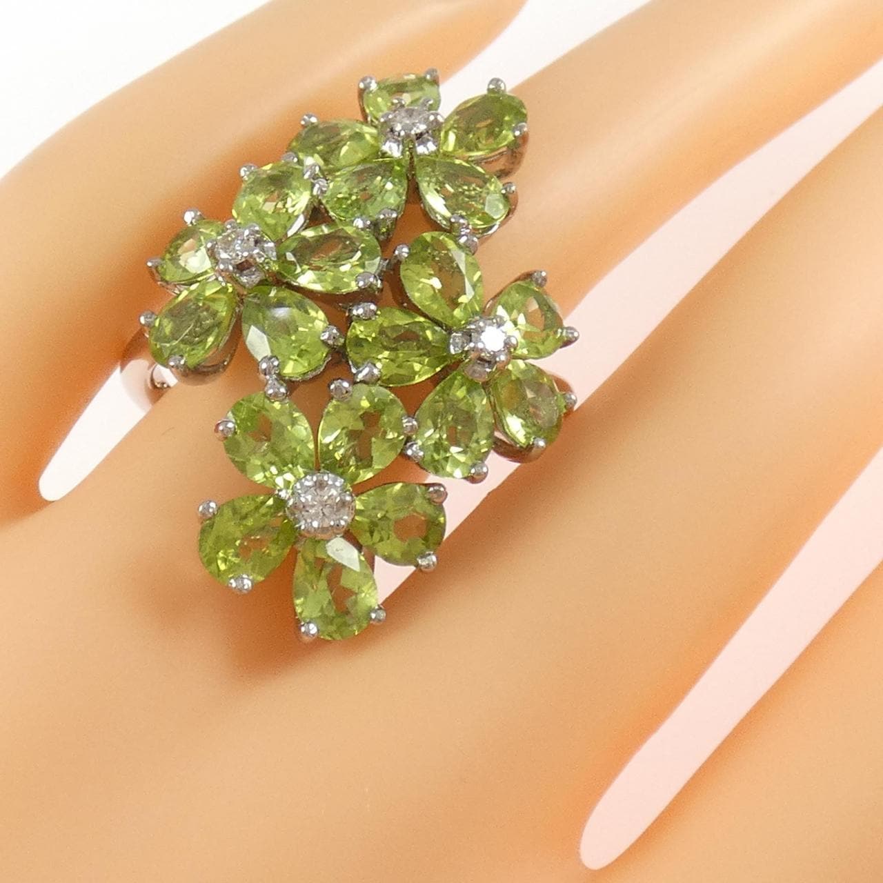 750WG フラワー ペリドット リング 10.40CT