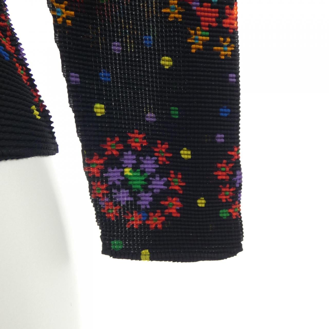 ミーイッセイミヤケ me ISSEY MIYAKE トップス
