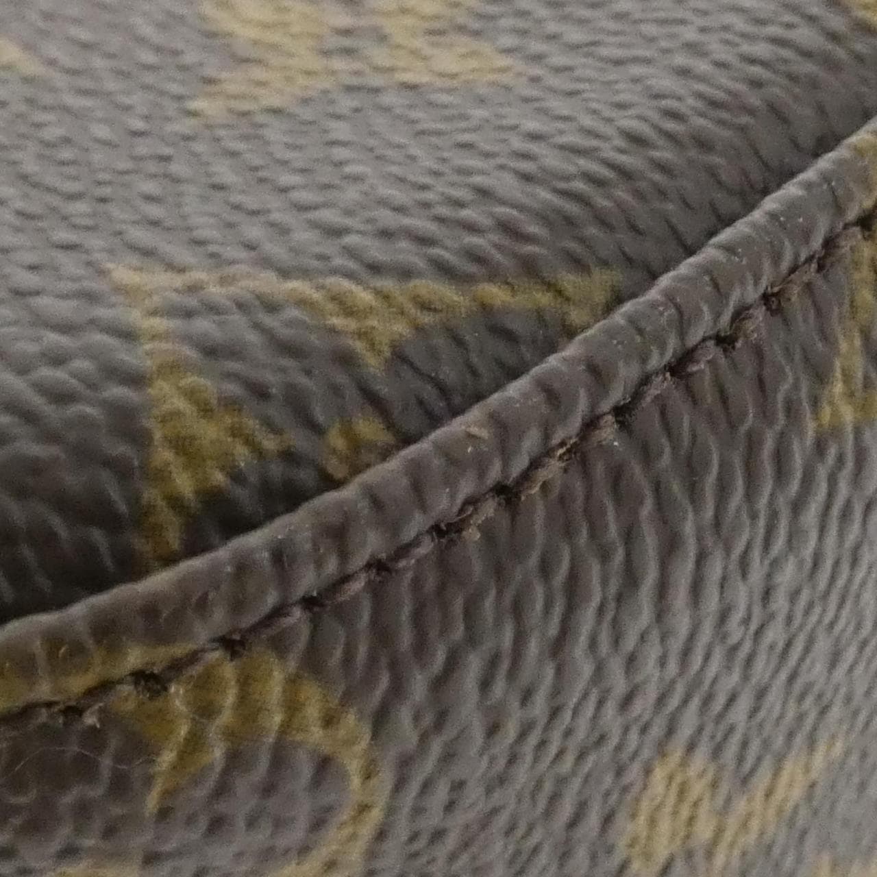 LOUIS VUITTON Monogram Loop 中 M51146 單肩包