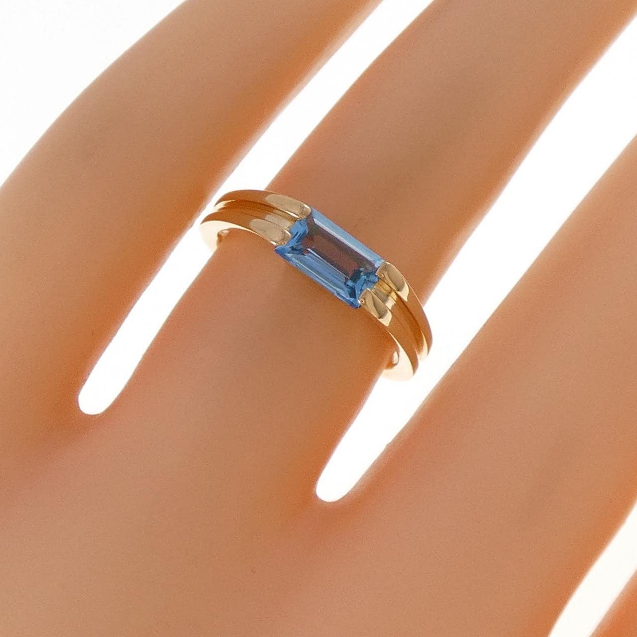 4゜C blue Topaz ring