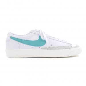 ナイキ NIKE スニーカー