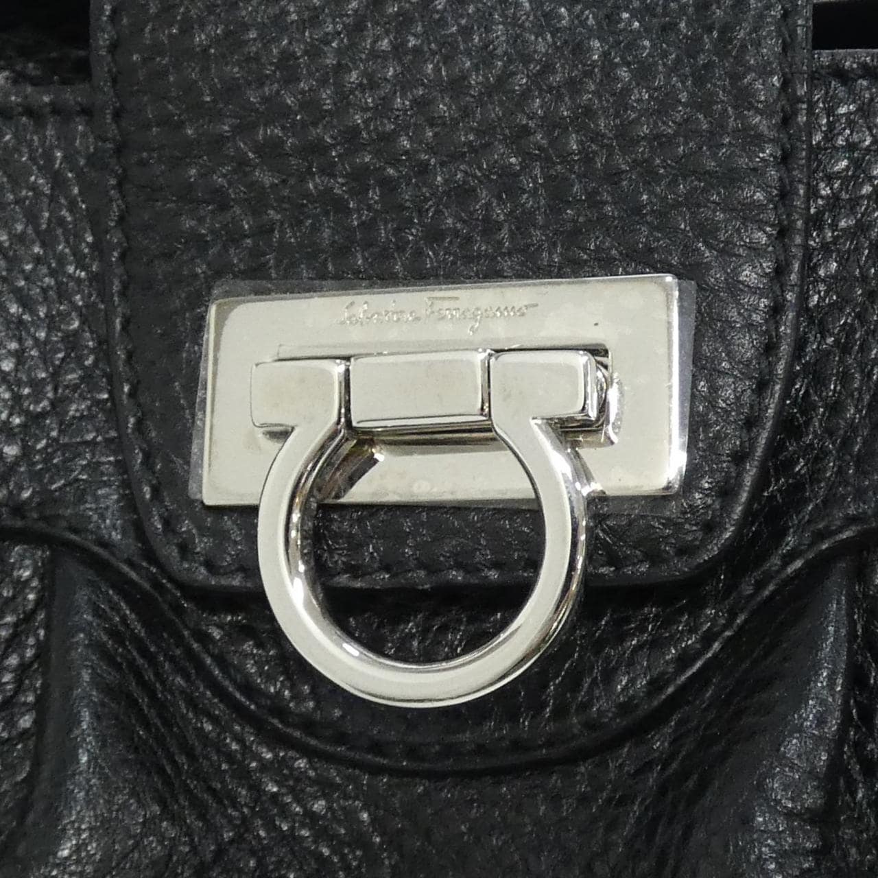 サルヴァトーレフェラガモ 21 A050 ショルダーバッグ