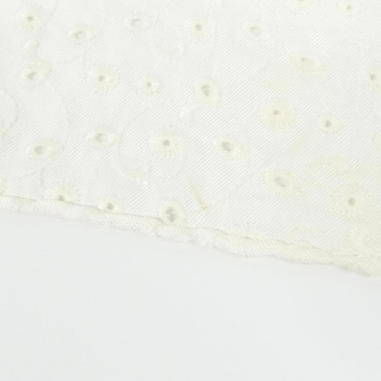 エルメス CARRE BRODERIE ANGLAISE 983529S スカーフ
