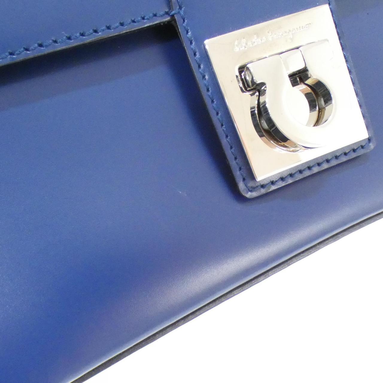 サルヴァトーレフェラガモ 21 1780 ショルダーバッグ