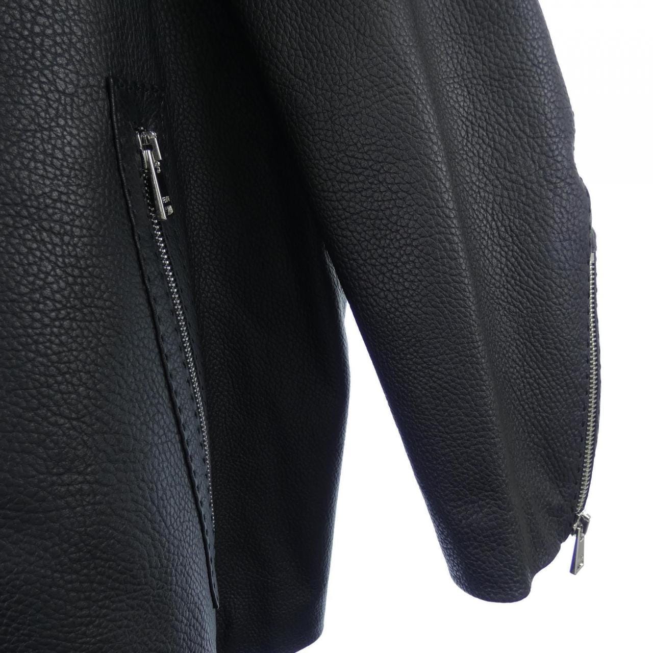 フェンディ FENDI FPJ106 APRQ レザージャケット