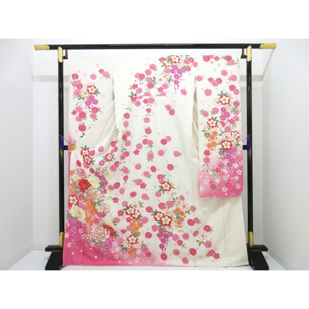 振袖　銀通しボカシ染　友禅金彩加工　刺繍入り